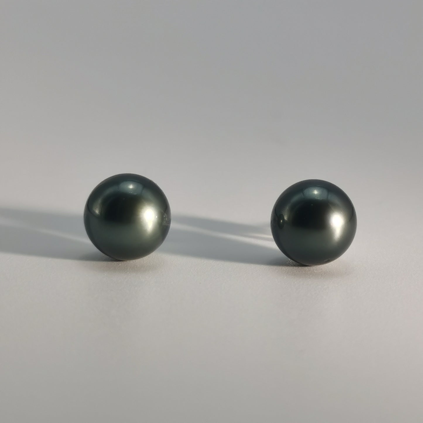 Simple Design Natural Real Tahitian Black Saltwater Pearl Earring 18K Platinum