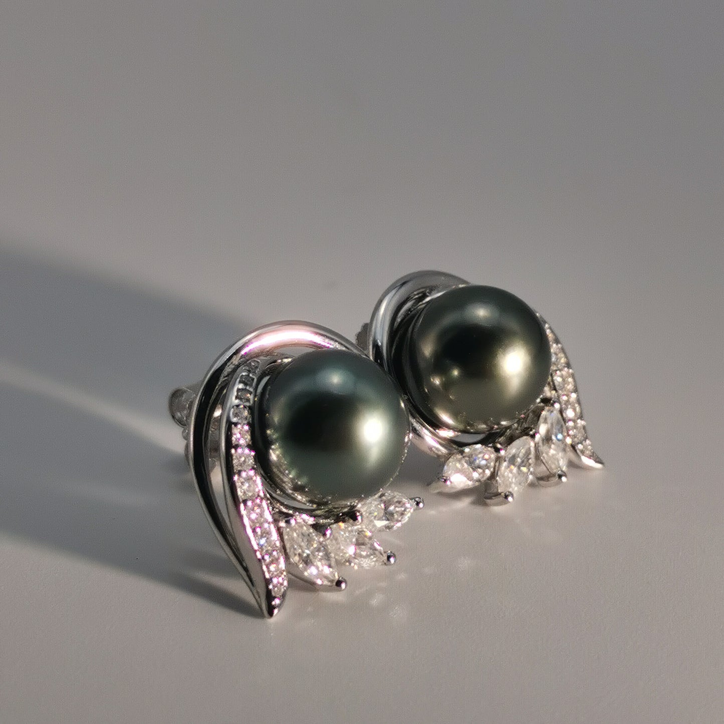 Tahitian Saltwater Real Black Pearl Ear Stud Flower Shape S925 Silver 18K Gold Moissanite Earrings