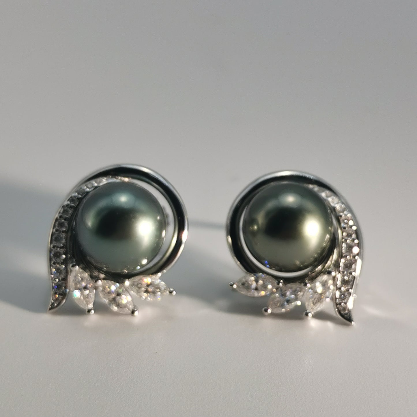 Tahitian Saltwater Real Black Pearl Ear Stud Flower Shape S925 Silver 18K Gold Moissanite Earrings