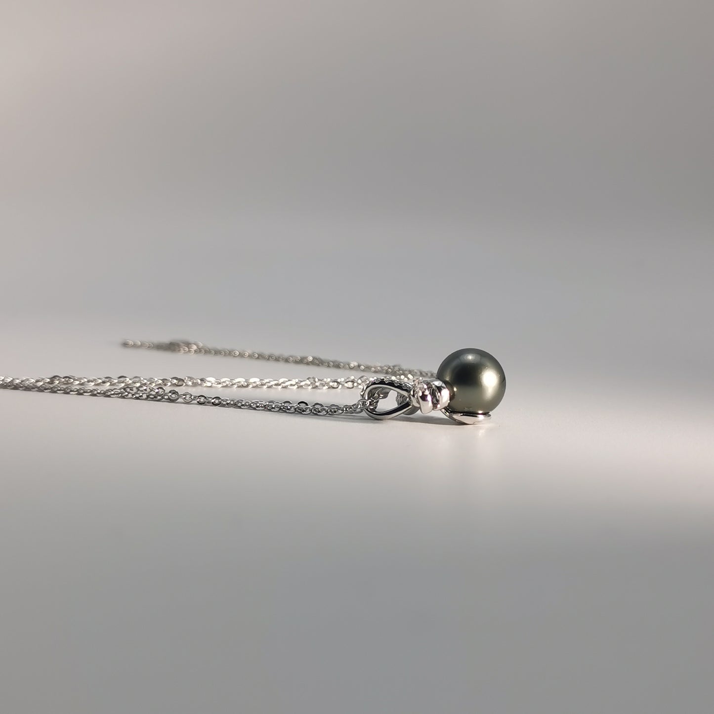 Saltwater Black Pearl Tahitian Cultured Bowknot Pendant S925 Silver Moissanite Necklace